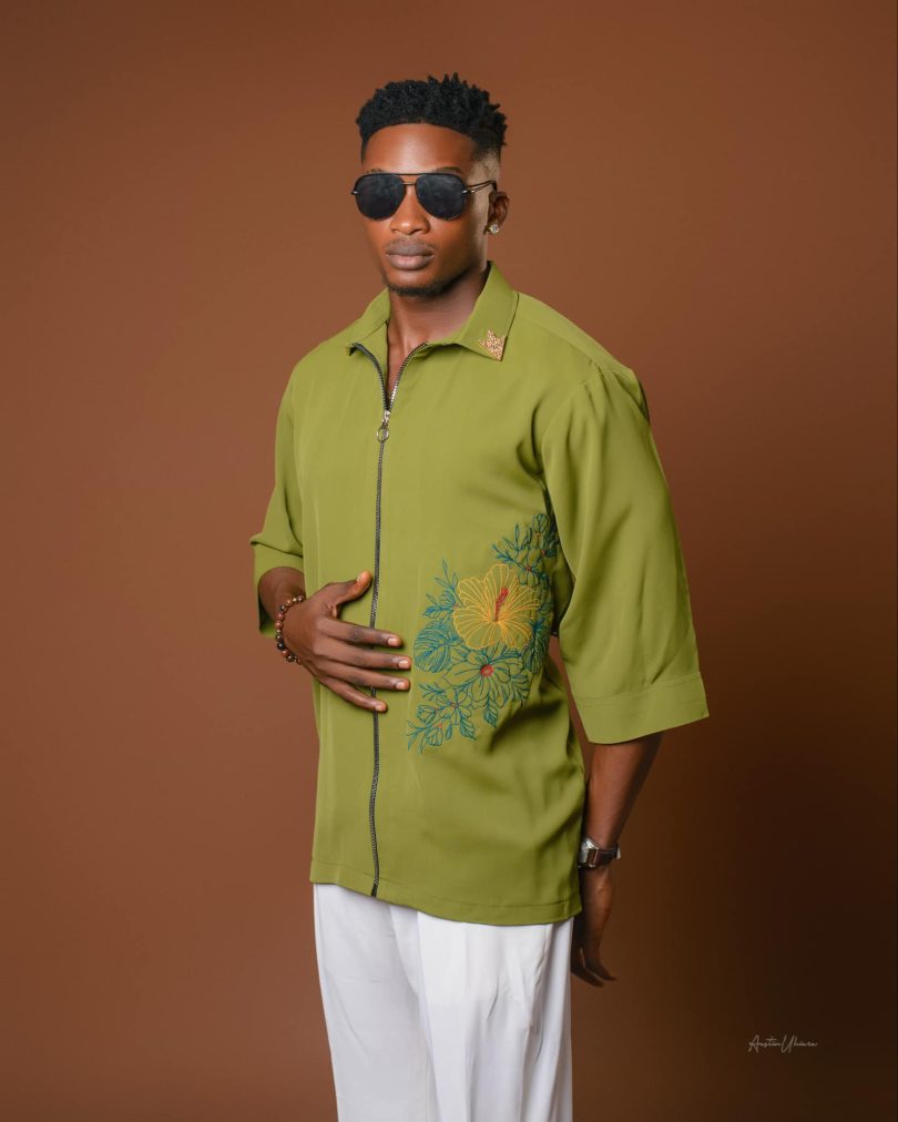 Embroidered 3/4 sleeve zip shirt